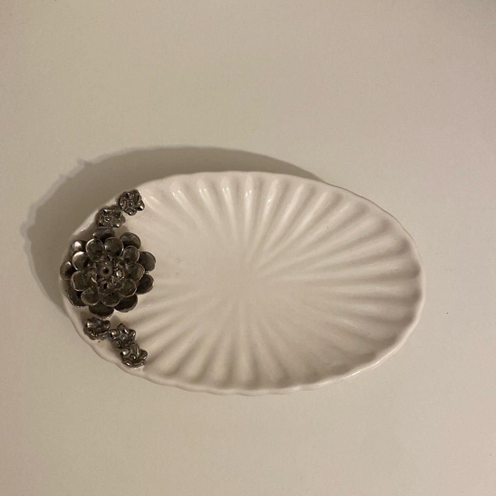 Vintage soap/jewelry dish